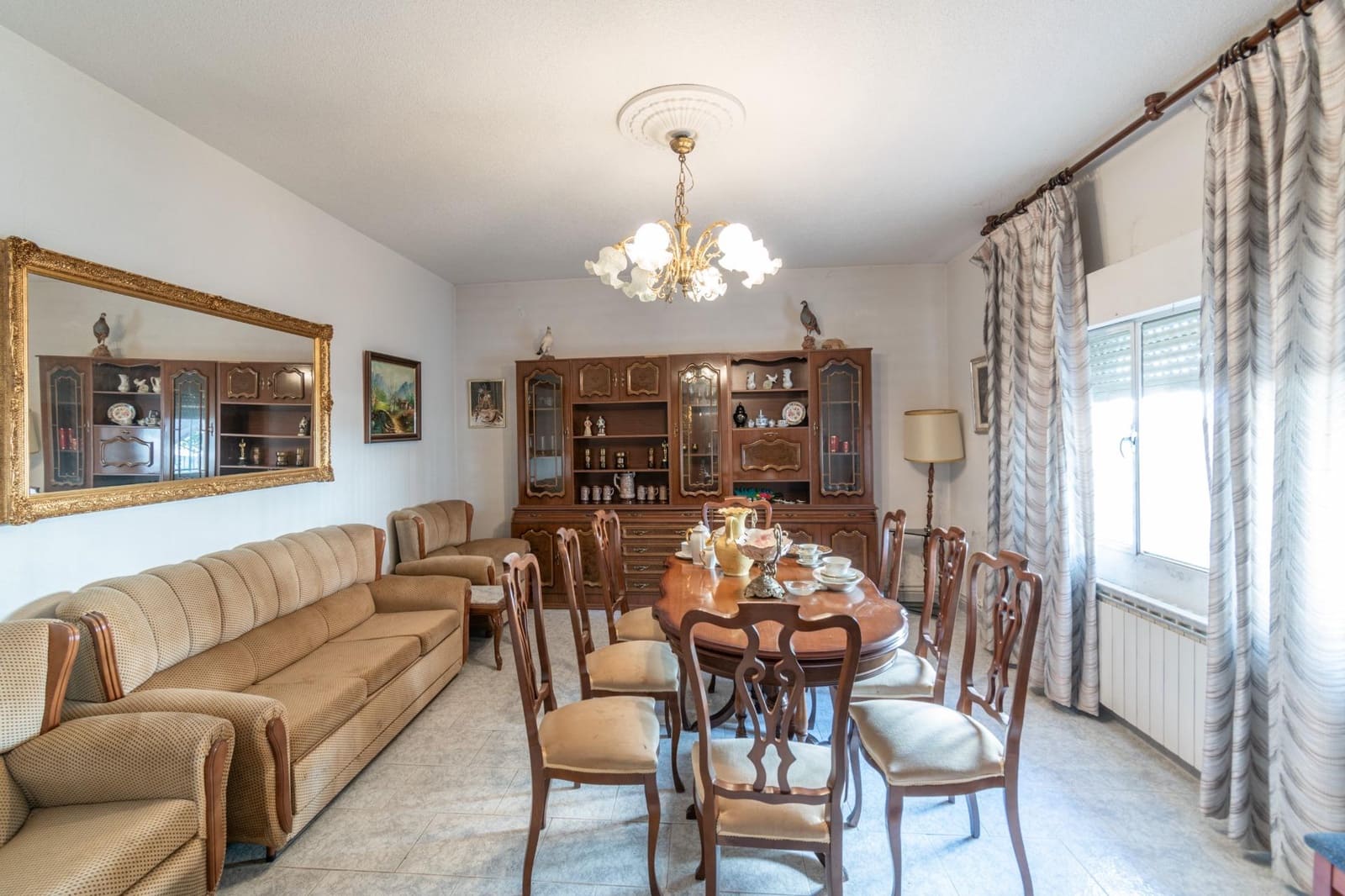 8 bedroom Villa for sale in Ambroz with garage - € 290,000 (Ref: 9814448)