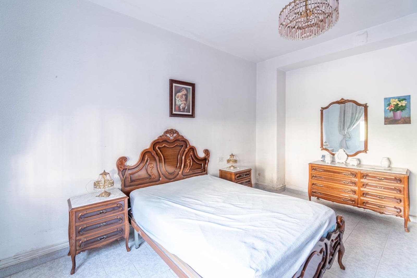 8 bedroom Villa for sale in Ambroz with garage - € 290,000 (Ref: 9814448)