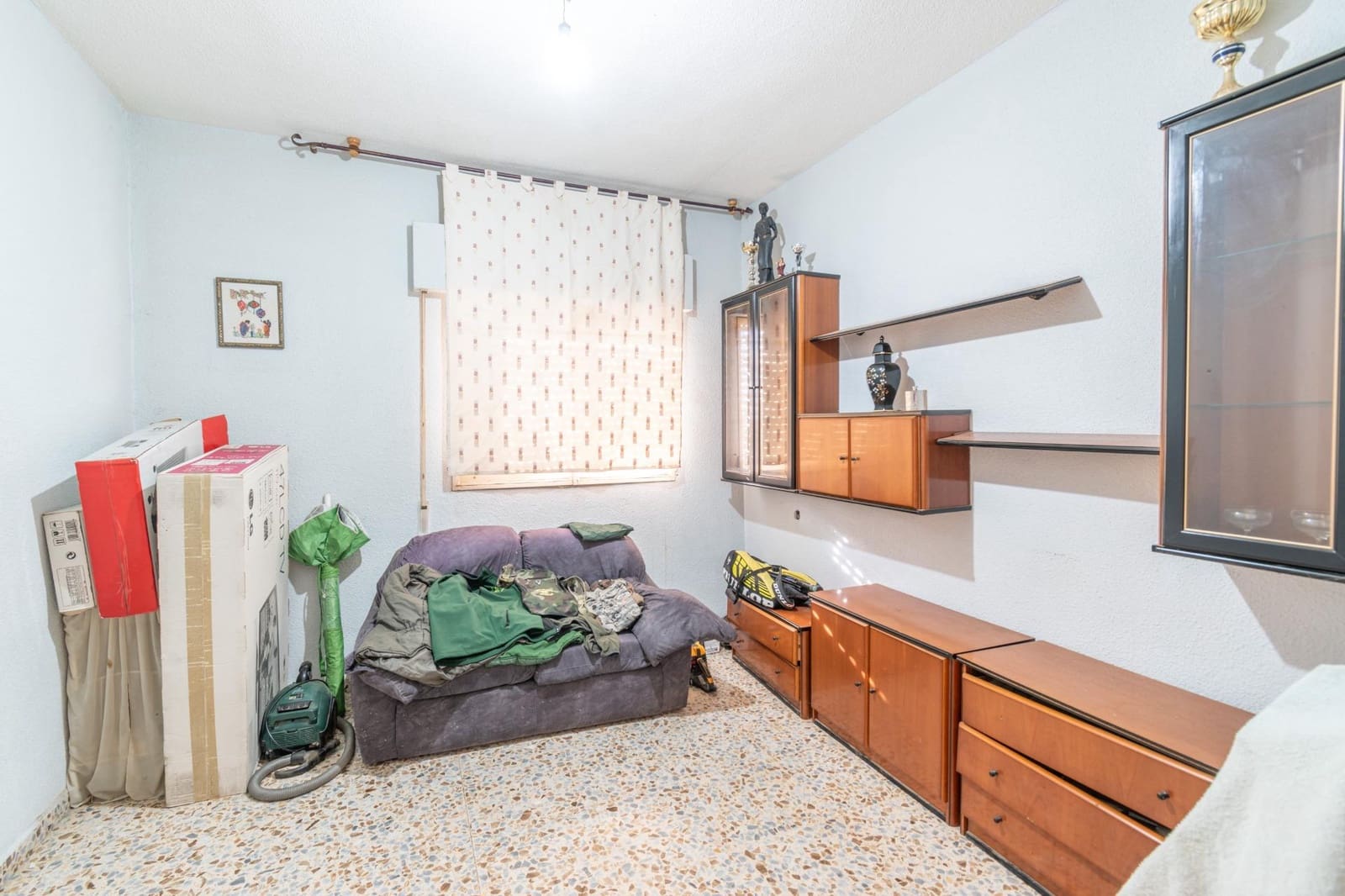 8 bedroom Villa for sale in Ambroz with garage - € 290,000 (Ref: 9814448)