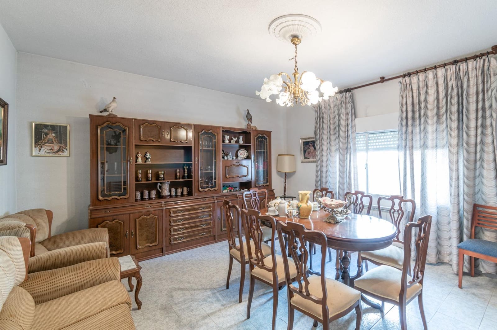 8 bedroom Villa for sale in Ambroz with garage - € 290,000 (Ref: 9814448)