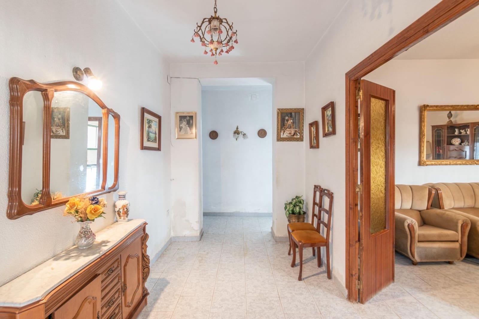 8 bedroom Villa for sale in Ambroz with garage - € 290,000 (Ref: 9814448)
