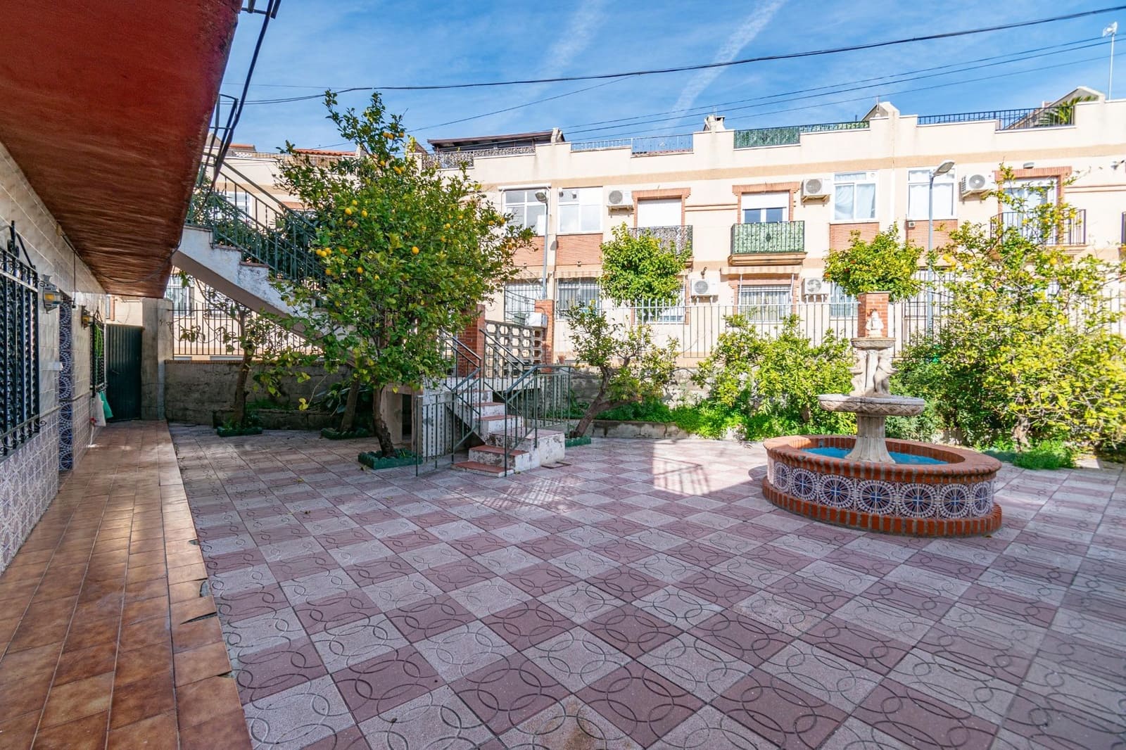8 bedroom Villa for sale in Ambroz with garage - € 290,000 (Ref: 9814448)