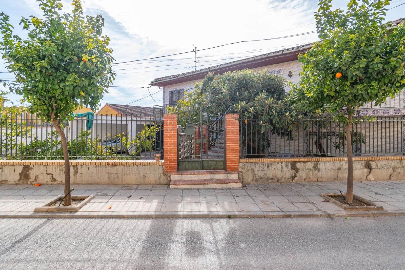 8 bedroom Villa for sale in Ambroz with garage - € 290,000 (Ref: 9814448)