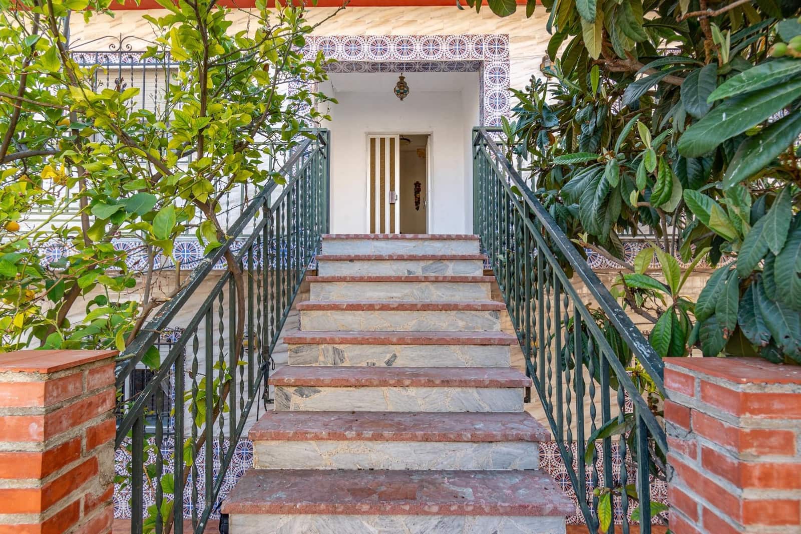 8 bedroom Villa for sale in Ambroz with garage - € 290,000 (Ref: 9814448)