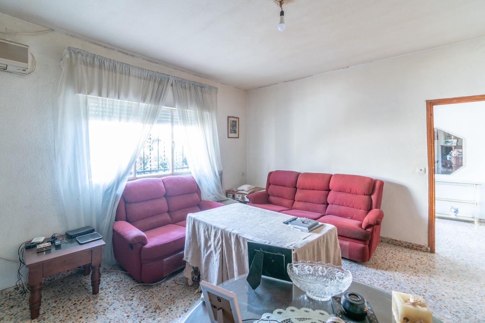 8 bedroom Villa for sale in Ambroz with garage - € 290,000 (Ref: 9814448)