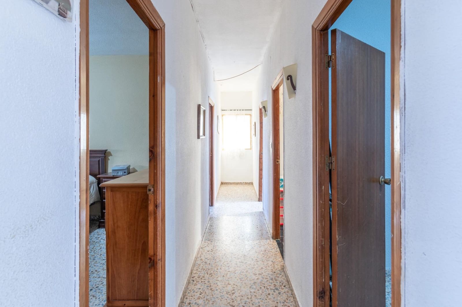 8 bedroom Villa for sale in Ambroz with garage - € 290,000 (Ref: 9814448)