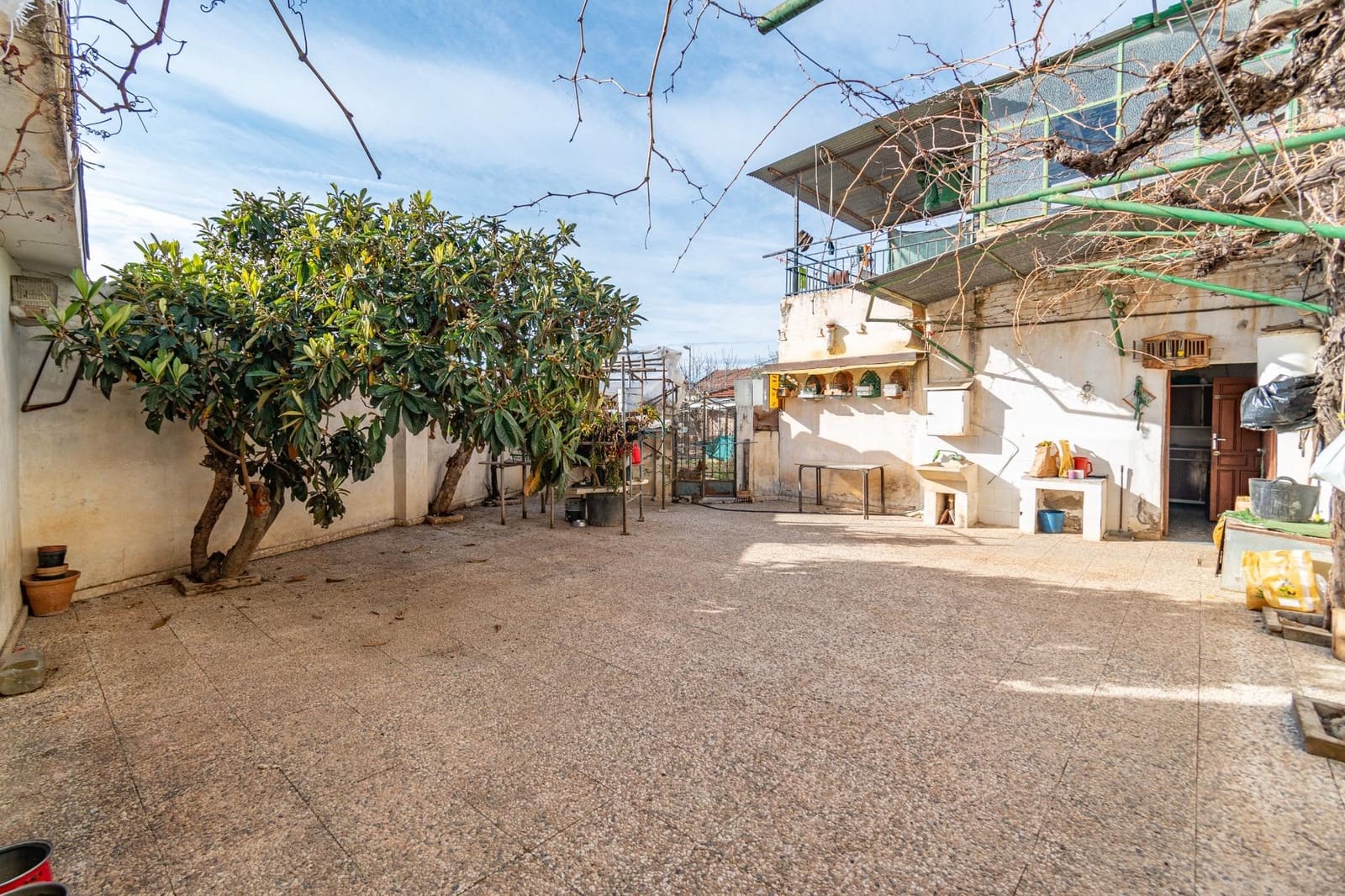 8 bedroom Villa for sale in Ambroz with garage - € 290,000 (Ref: 9814448)