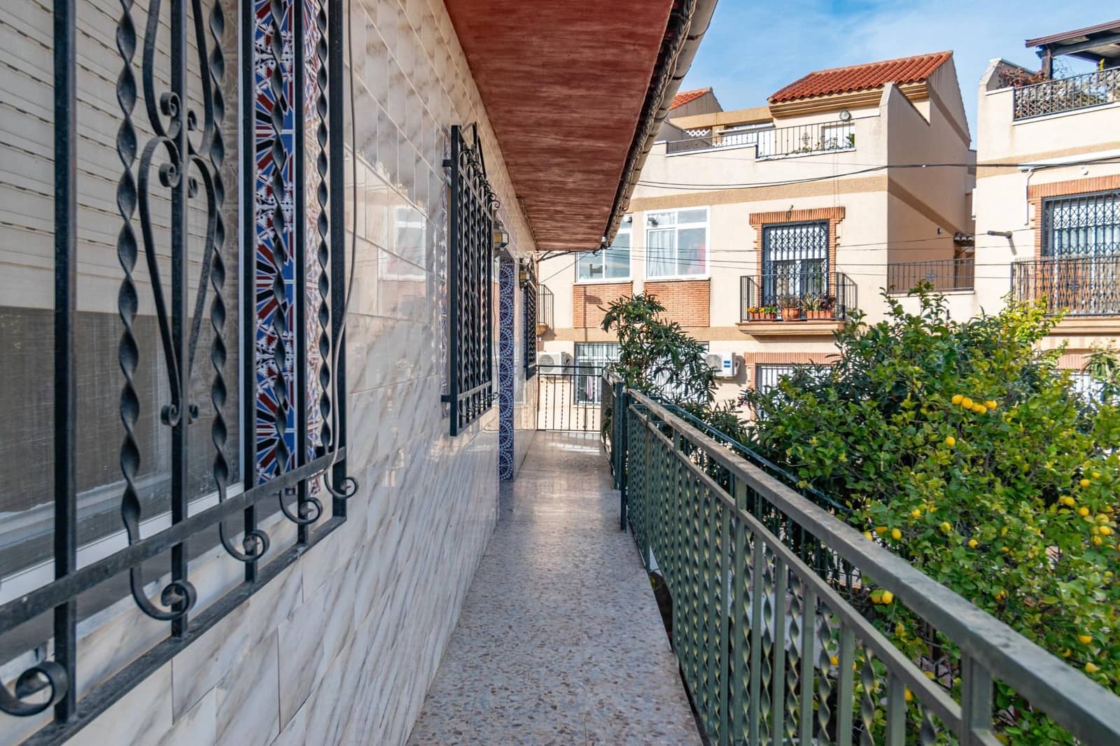 8 bedroom Villa for sale in Ambroz with garage - € 290,000 (Ref: 9814448)