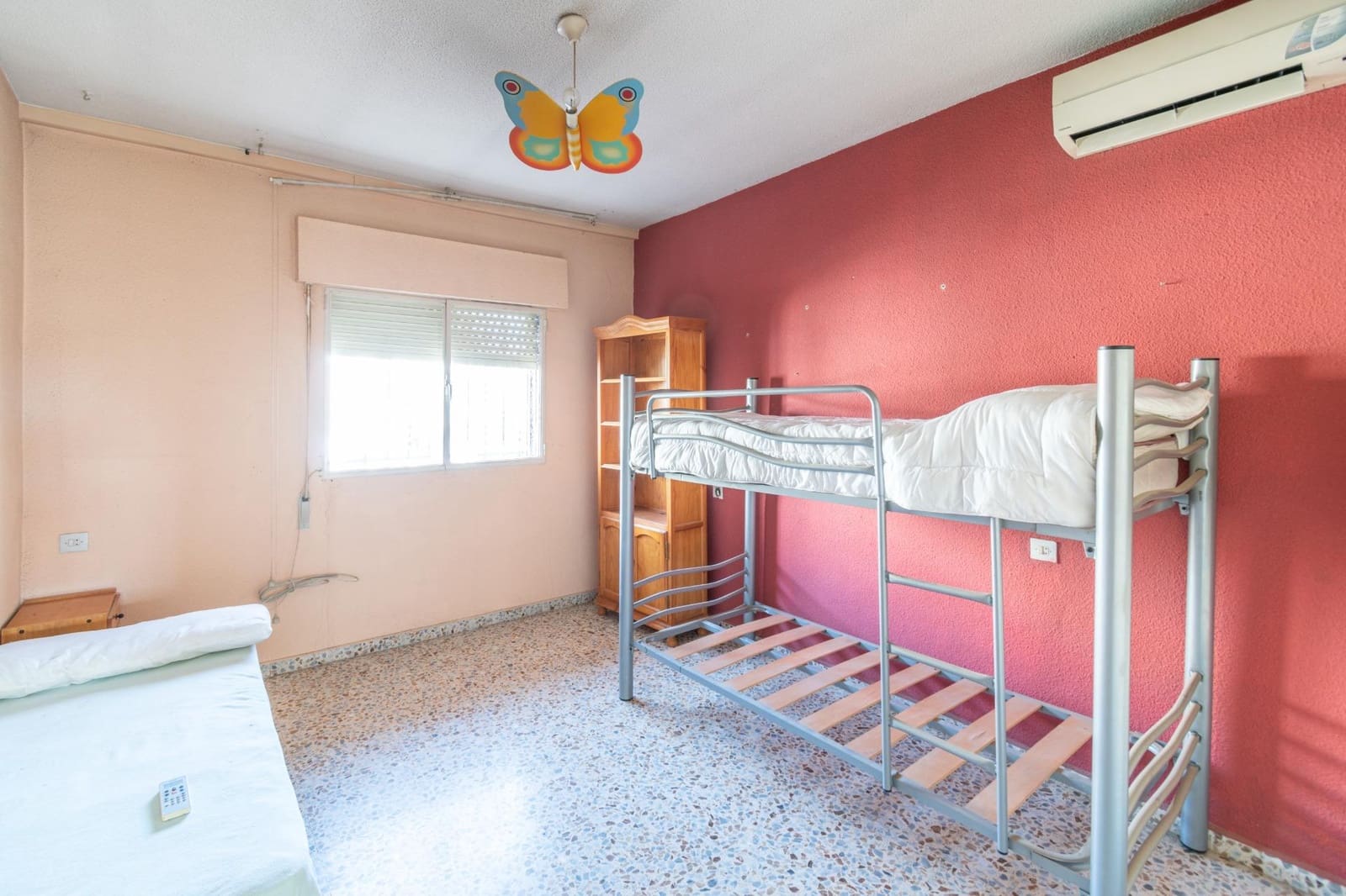 8 bedroom Villa for sale in Ambroz with garage - € 290,000 (Ref: 9814448)