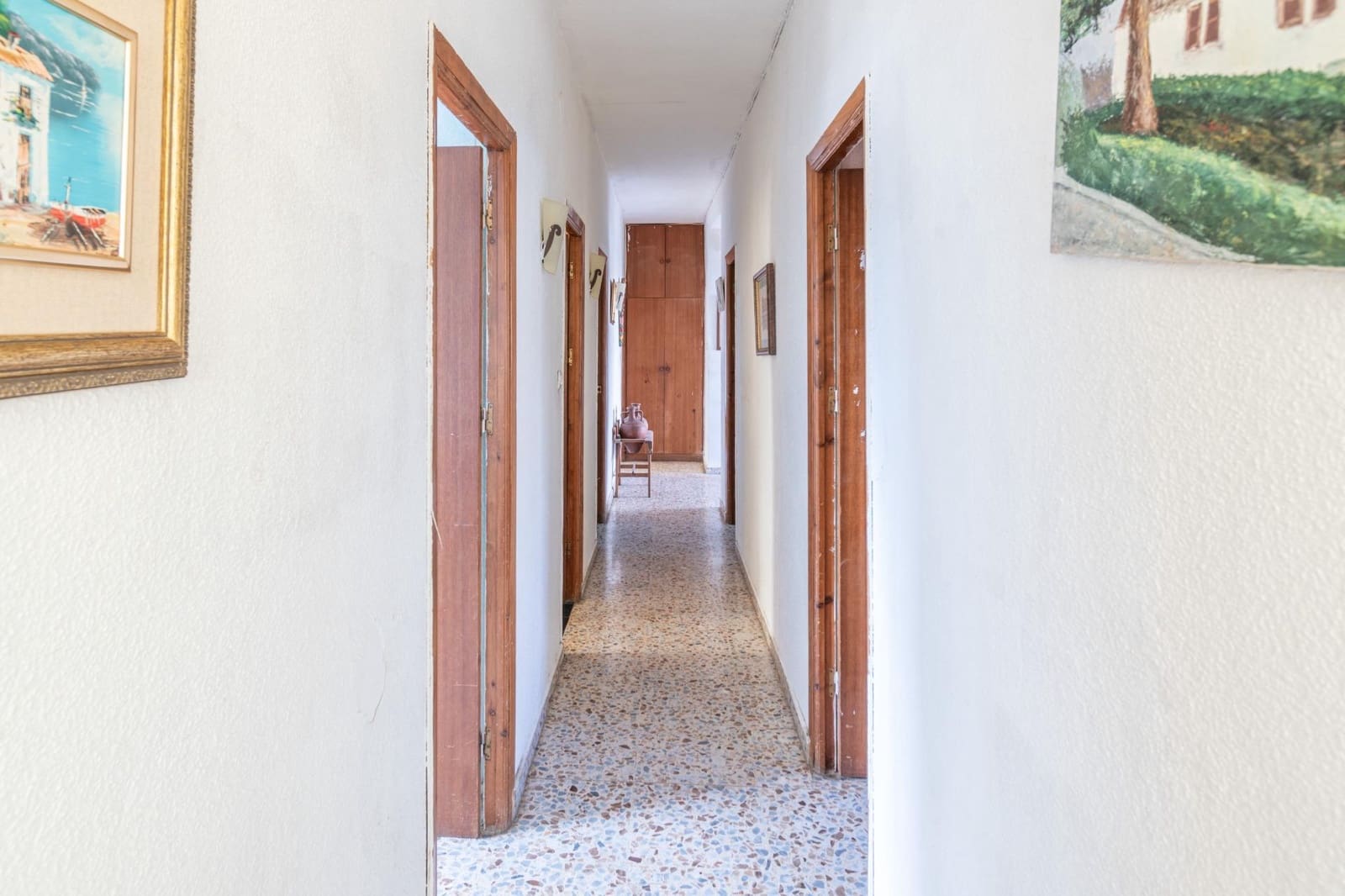 8 bedroom Villa for sale in Ambroz with garage - € 290,000 (Ref: 9814448)