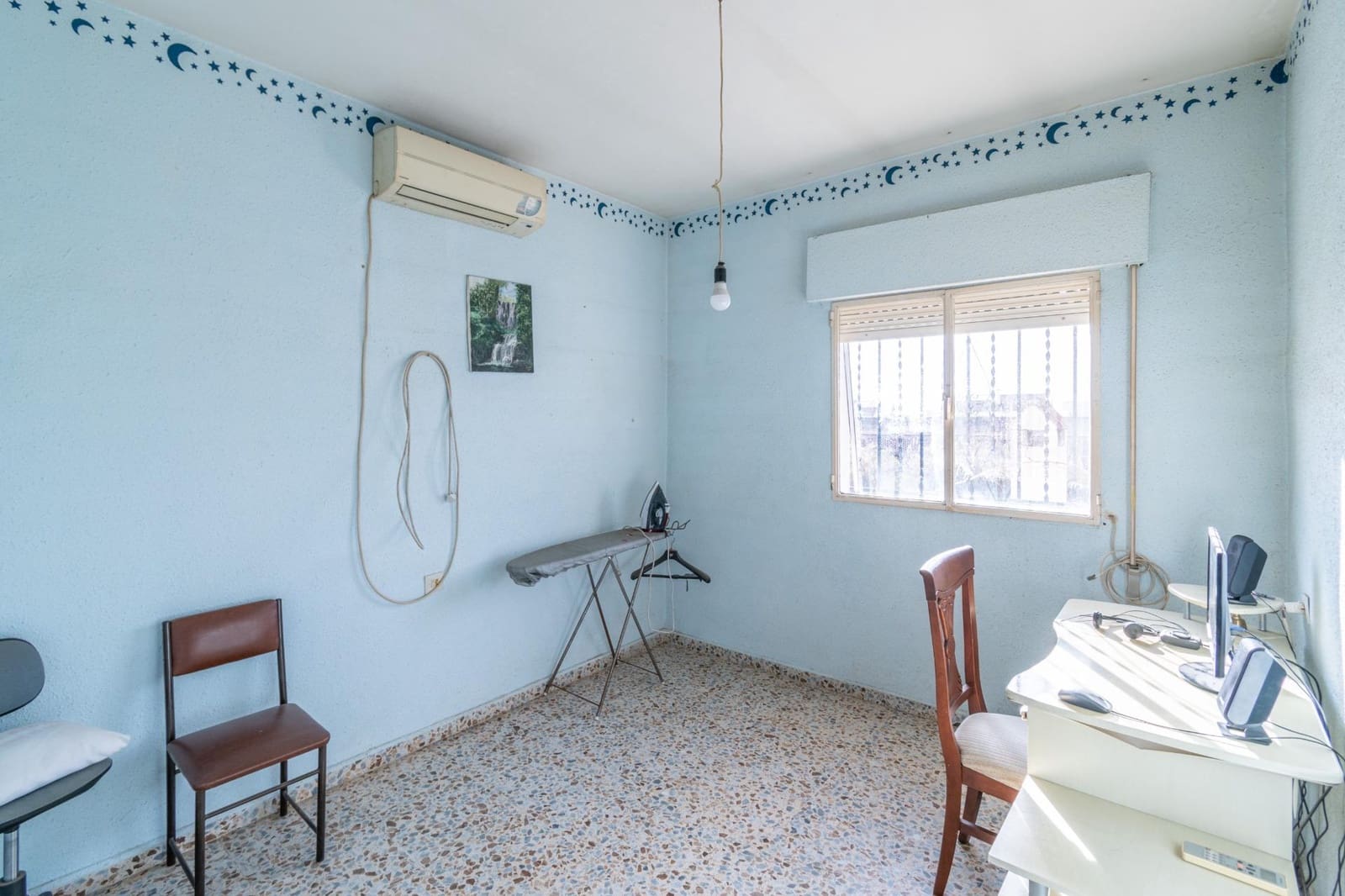 8 bedroom Villa for sale in Ambroz with garage - € 290,000 (Ref: 9814448)