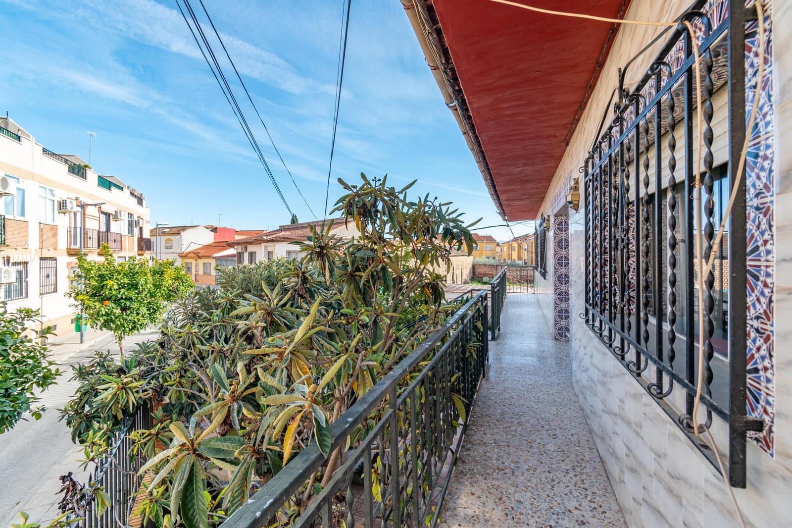 8 bedroom Villa for sale in Ambroz with garage - € 290,000 (Ref: 9814448)