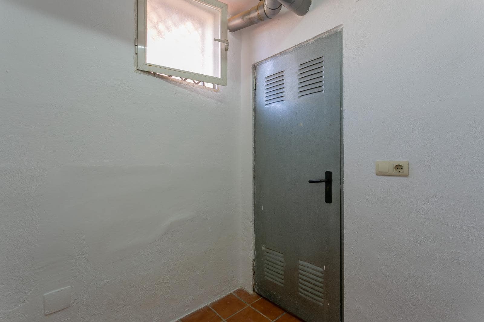 Adosado de 3 habitaciones en Granada ciudad en venta con garaje - 290.000 € (Ref: 9814450)