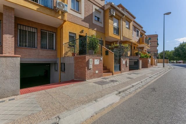 Adosado de 3 habitaciones en Granada ciudad en venta con garaje - 290.000 € (Ref: 9814450)