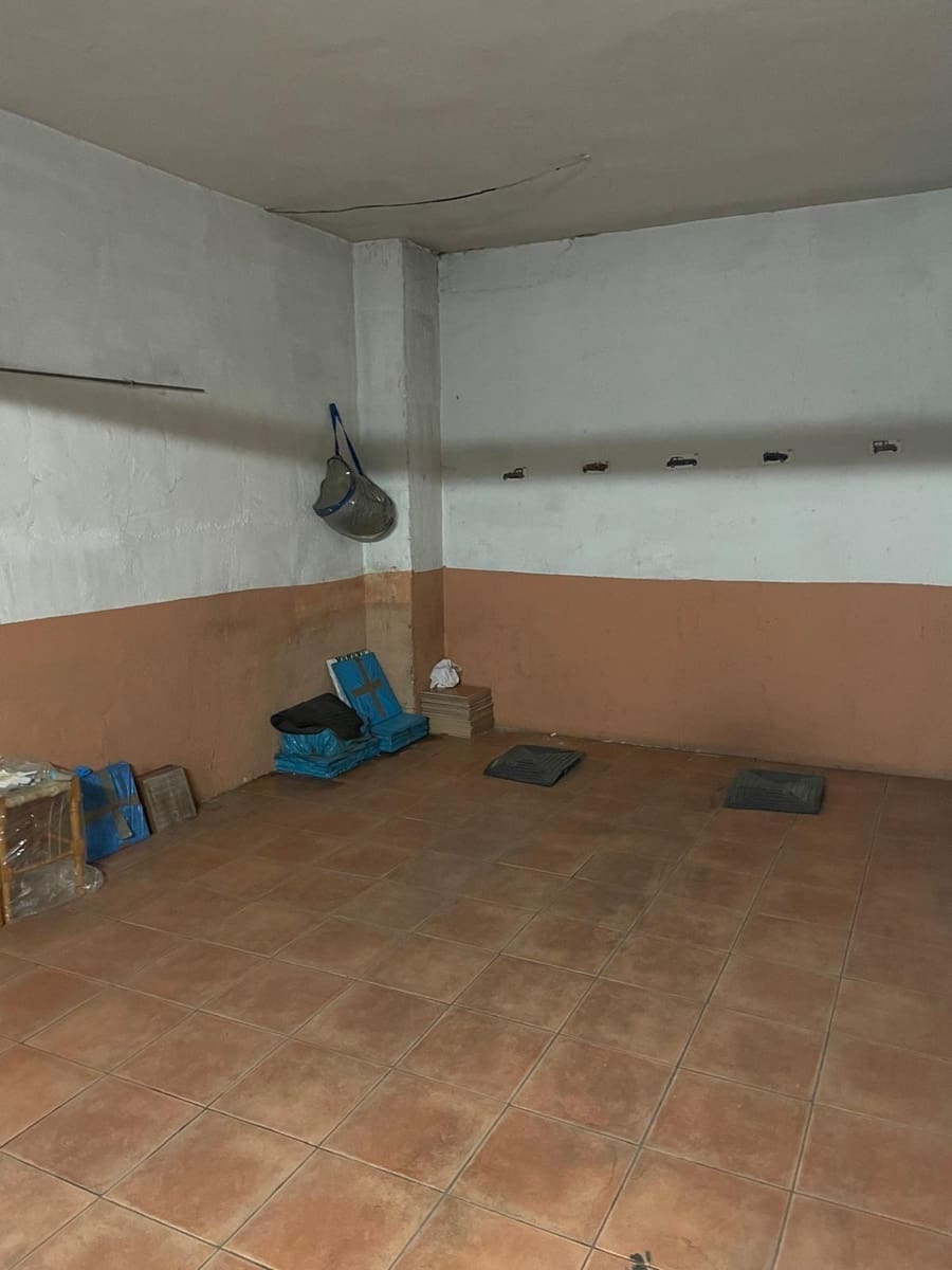 Garage for sale in Granada city - € 43,000 (Ref: 9814451)
