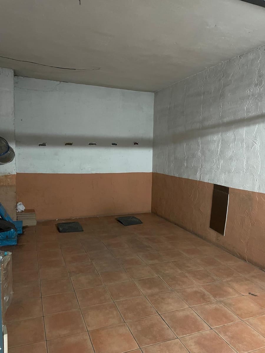Garage for sale in Granada city - € 43,000 (Ref: 9814451)