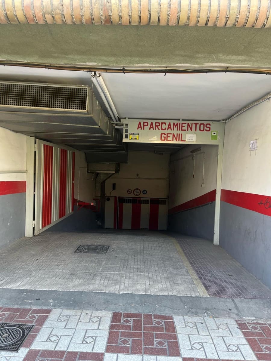 Garage for sale in Granada city - € 43,000 (Ref: 9814451)