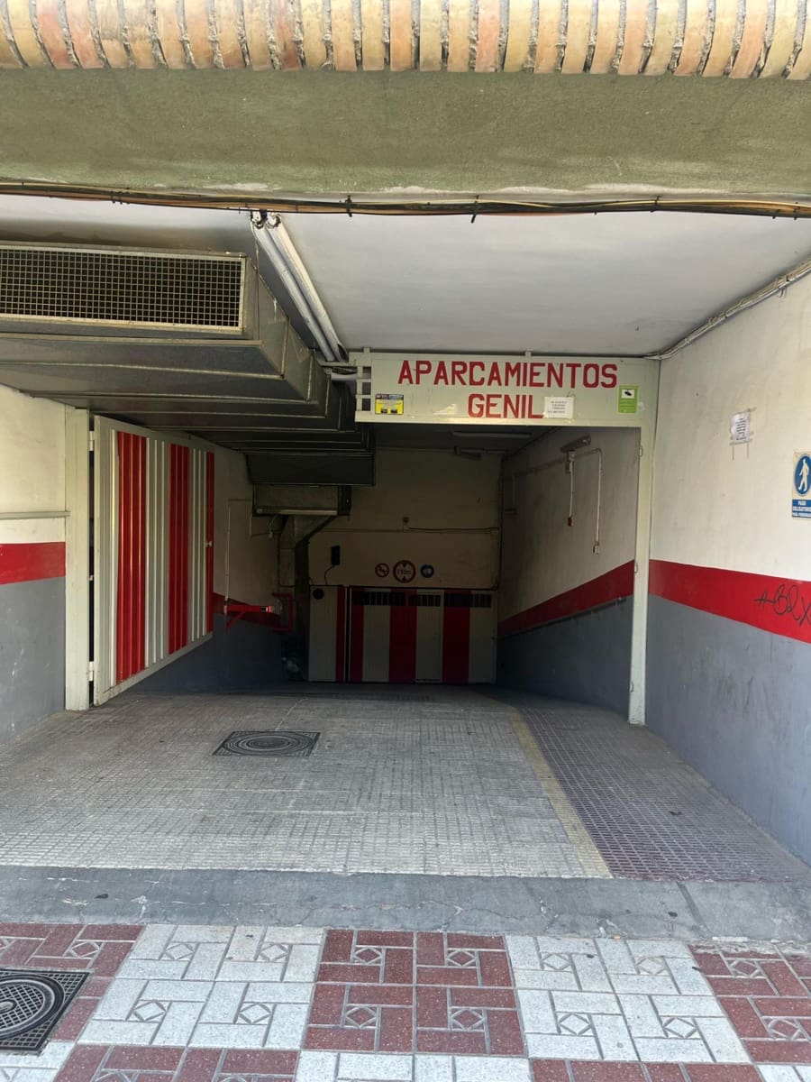 Garage for sale in Granada city - € 43,000 (Ref: 9814451)