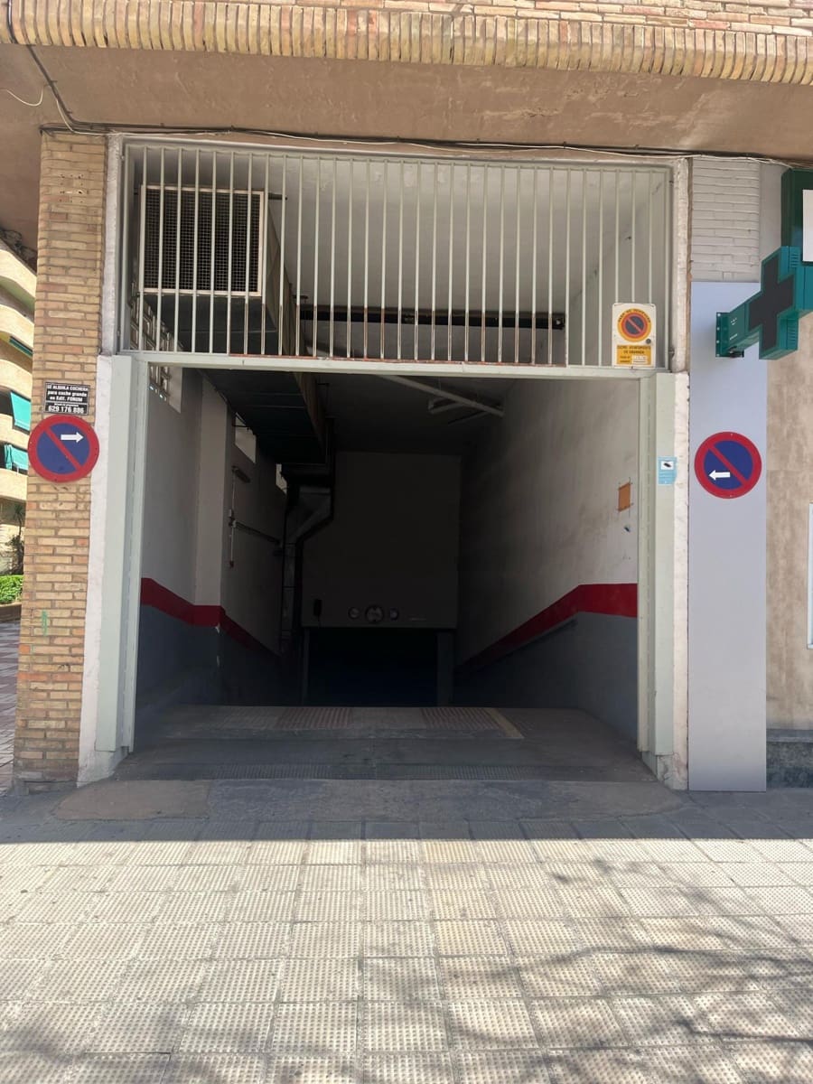 Garage for sale in Granada city - € 43,000 (Ref: 9814451)