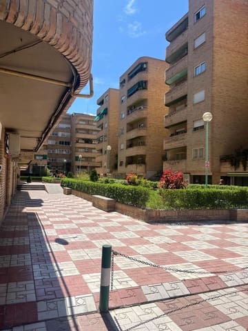 Garage til salg i Granada by - € 43.000 (Ref: 9814451)