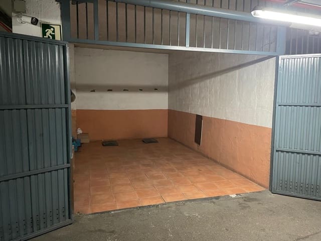Garage til salg i Granada by - € 43.000 (Ref: 9814451)
