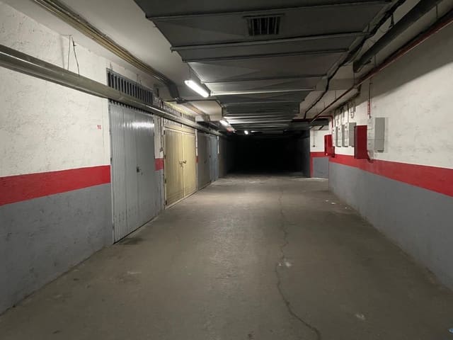 Garage til salg i Granada by - € 43.000 (Ref: 9814451)