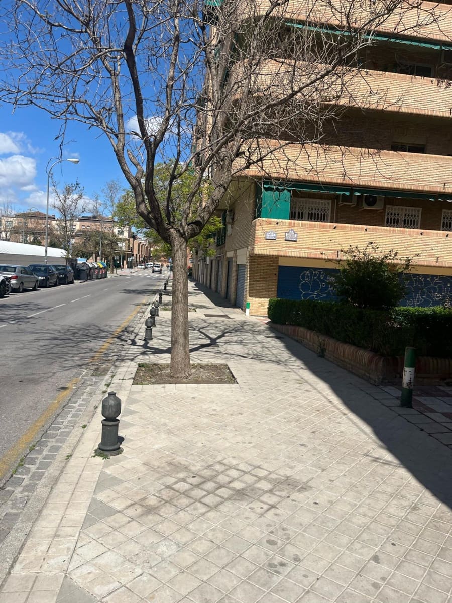 Garage for sale in Granada city - € 43,000 (Ref: 9814451)
