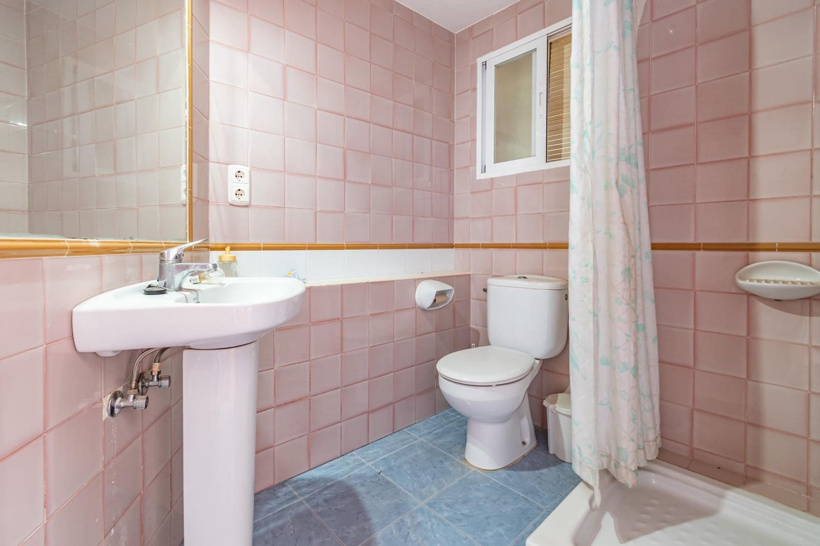 6 soveværelse Hulehus til salg i Granada by med garage - € 285.000 (Ref: 9814452)