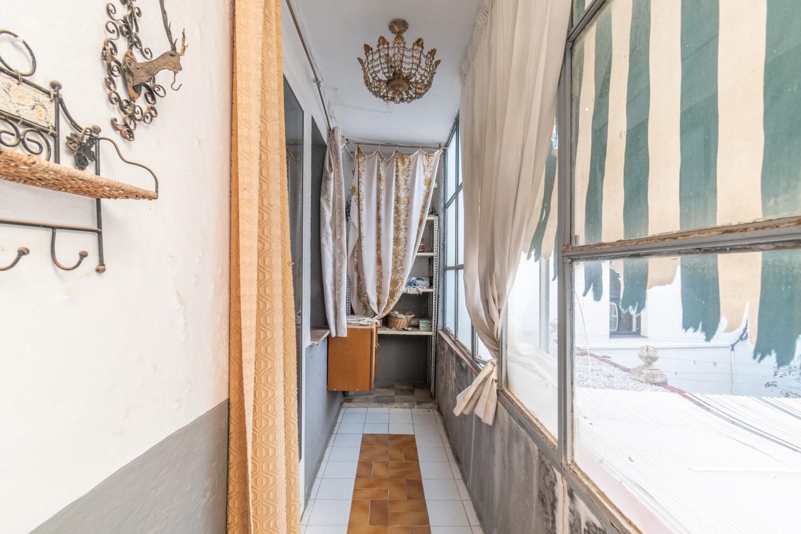 6 soveværelse Hulehus til salg i Granada by med garage - € 285.000 (Ref: 9814452)