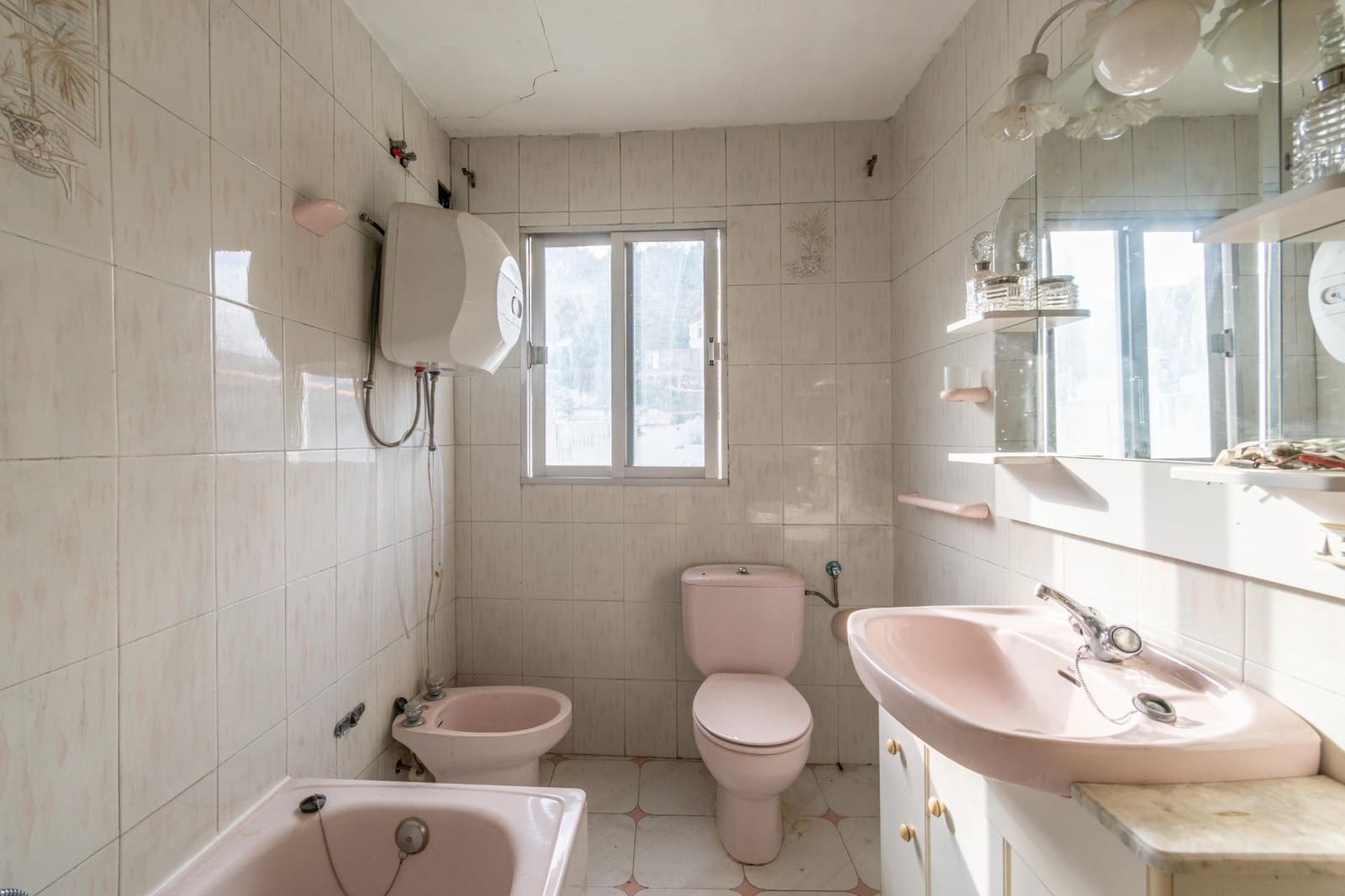 6 soveværelse Hulehus til salg i Granada by med garage - € 285.000 (Ref: 9814452)
