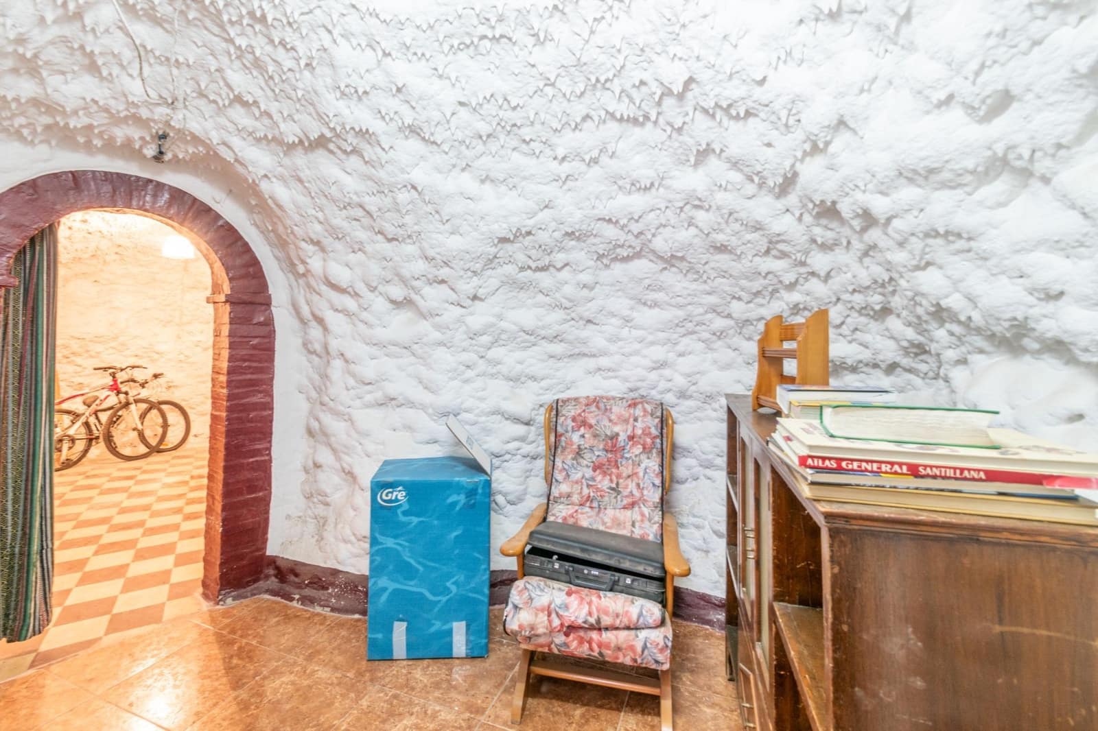 6 soveværelse Hulehus til salg i Granada by med garage - € 285.000 (Ref: 9814452)