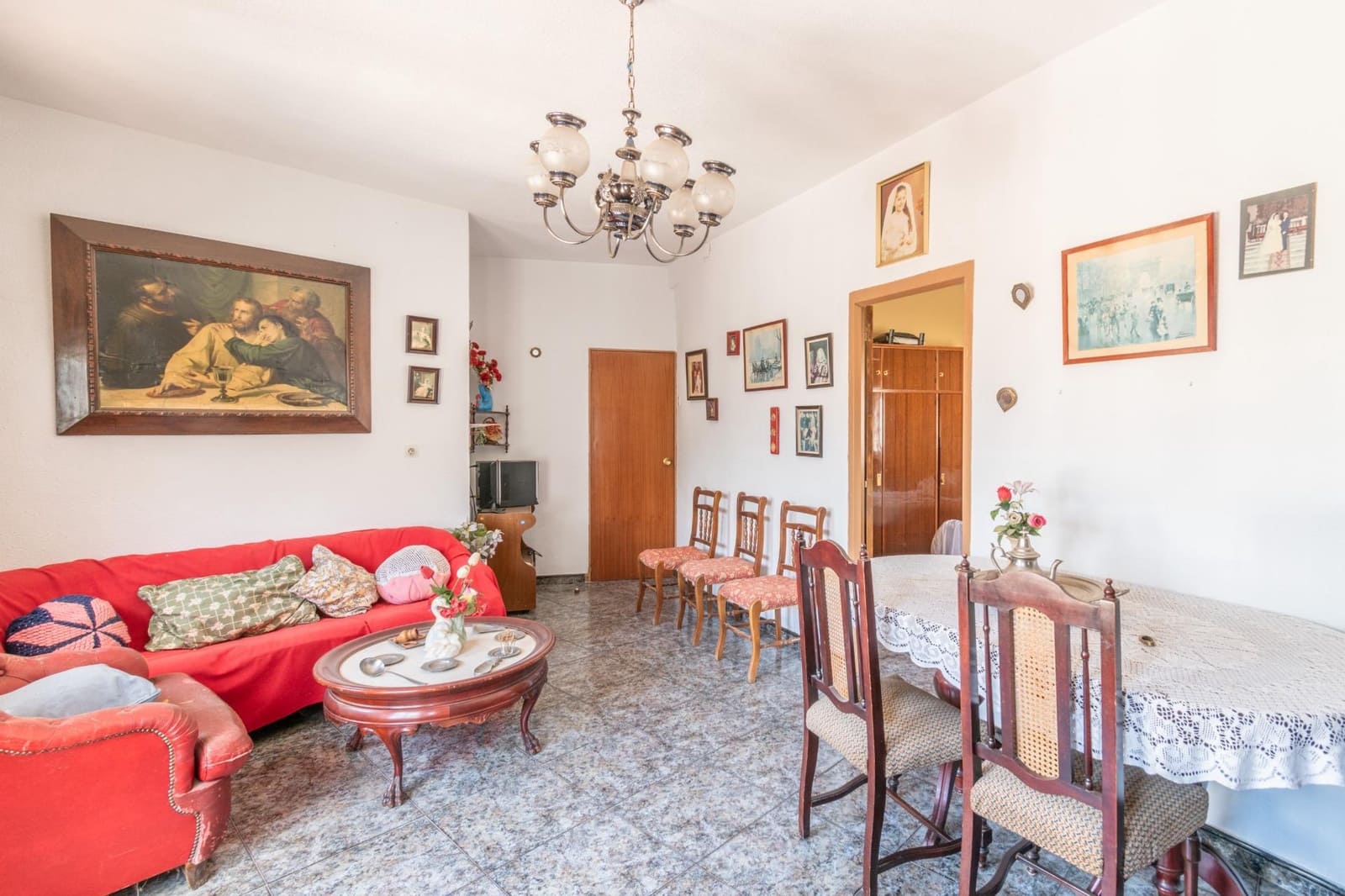 6 soveværelse Hulehus til salg i Granada by med garage - € 285.000 (Ref: 9814452)