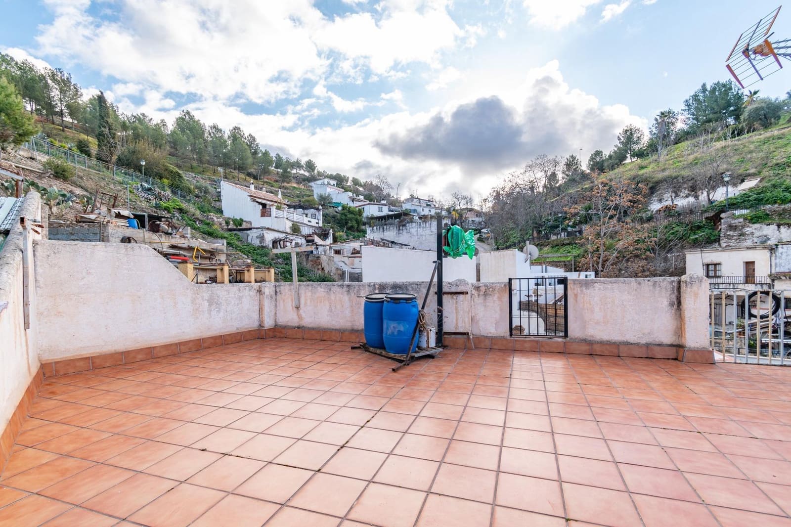 6 soveværelse Hulehus til salg i Granada by med garage - € 285.000 (Ref: 9814452)