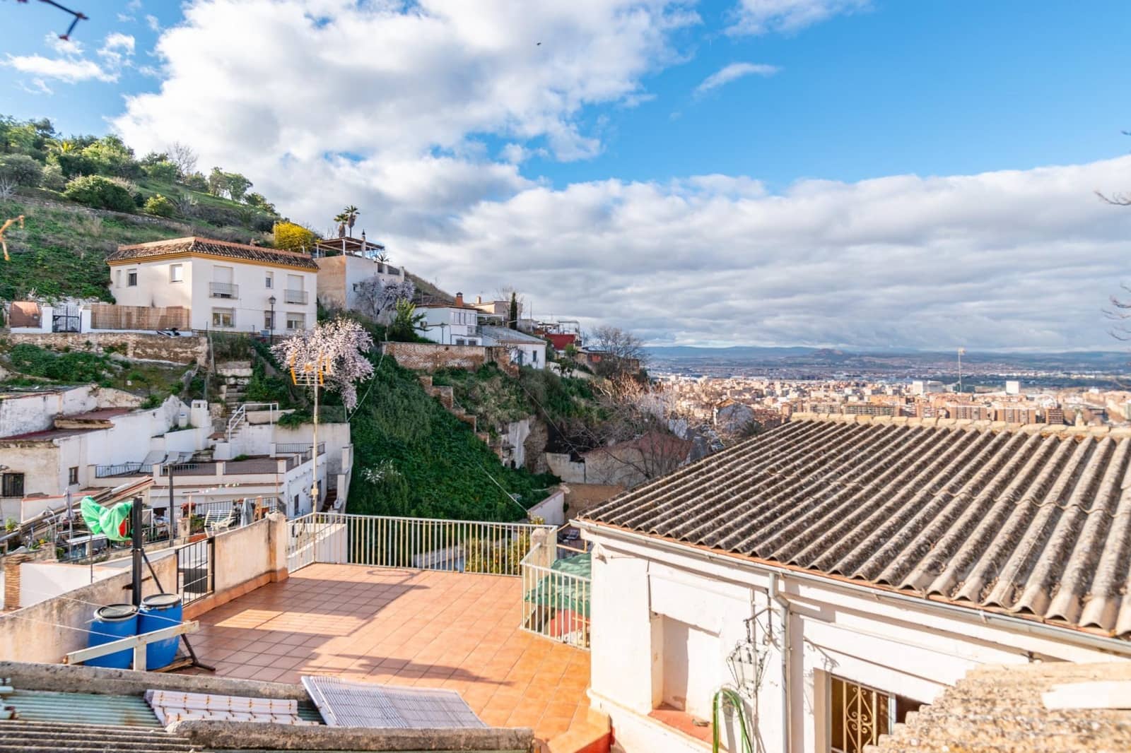6 soveværelse Hulehus til salg i Granada by med garage - € 285.000 (Ref: 9814452)