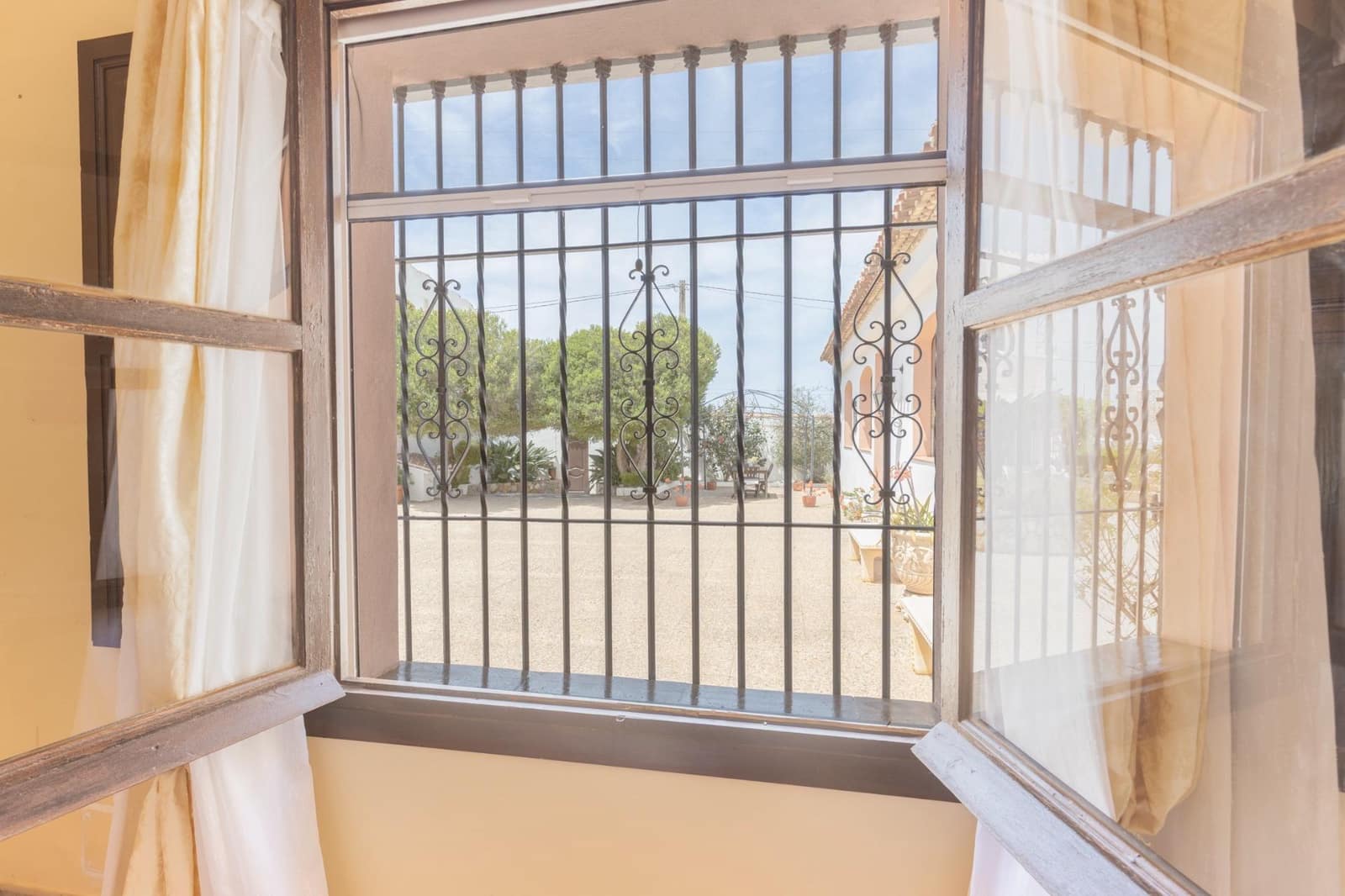 4 bedroom Villa for sale in Motril with pool garage - € 595,000 (Ref: 9814454)