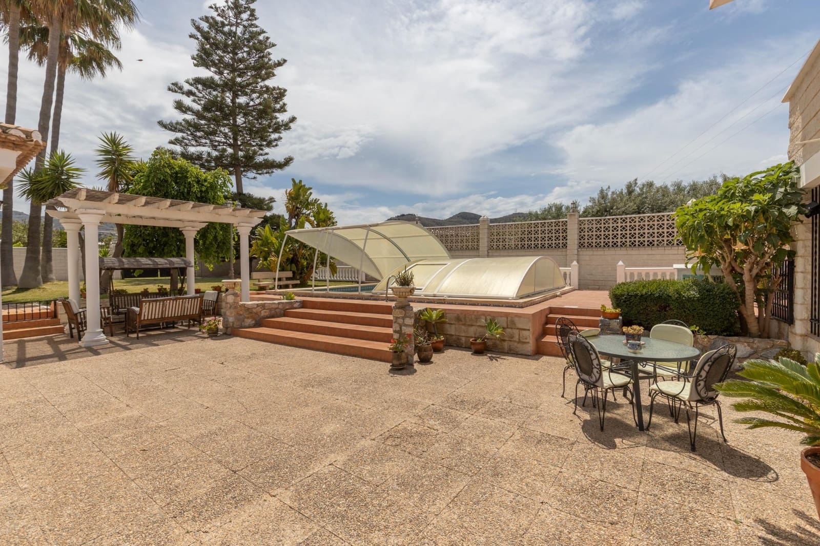 4 bedroom Villa for sale in Motril with pool garage - € 595,000 (Ref: 9814454)