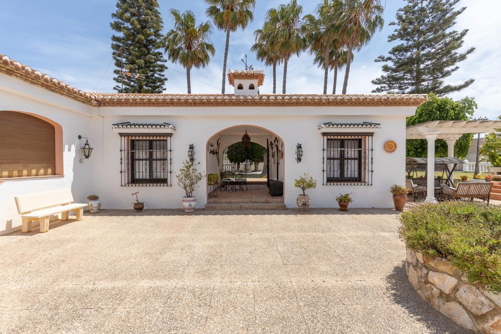 4 bedroom Villa for sale in Motril with pool garage - € 595,000 (Ref: 9814454)