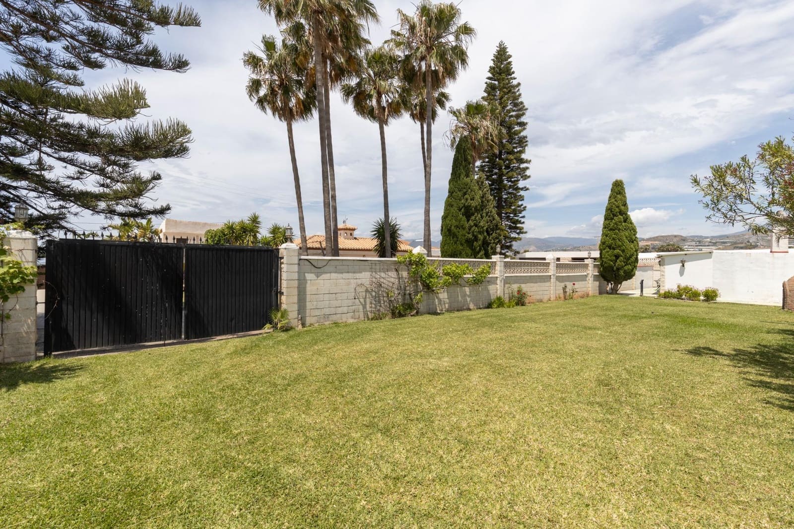 4 bedroom Villa for sale in Motril with pool garage - € 595,000 (Ref: 9814454)