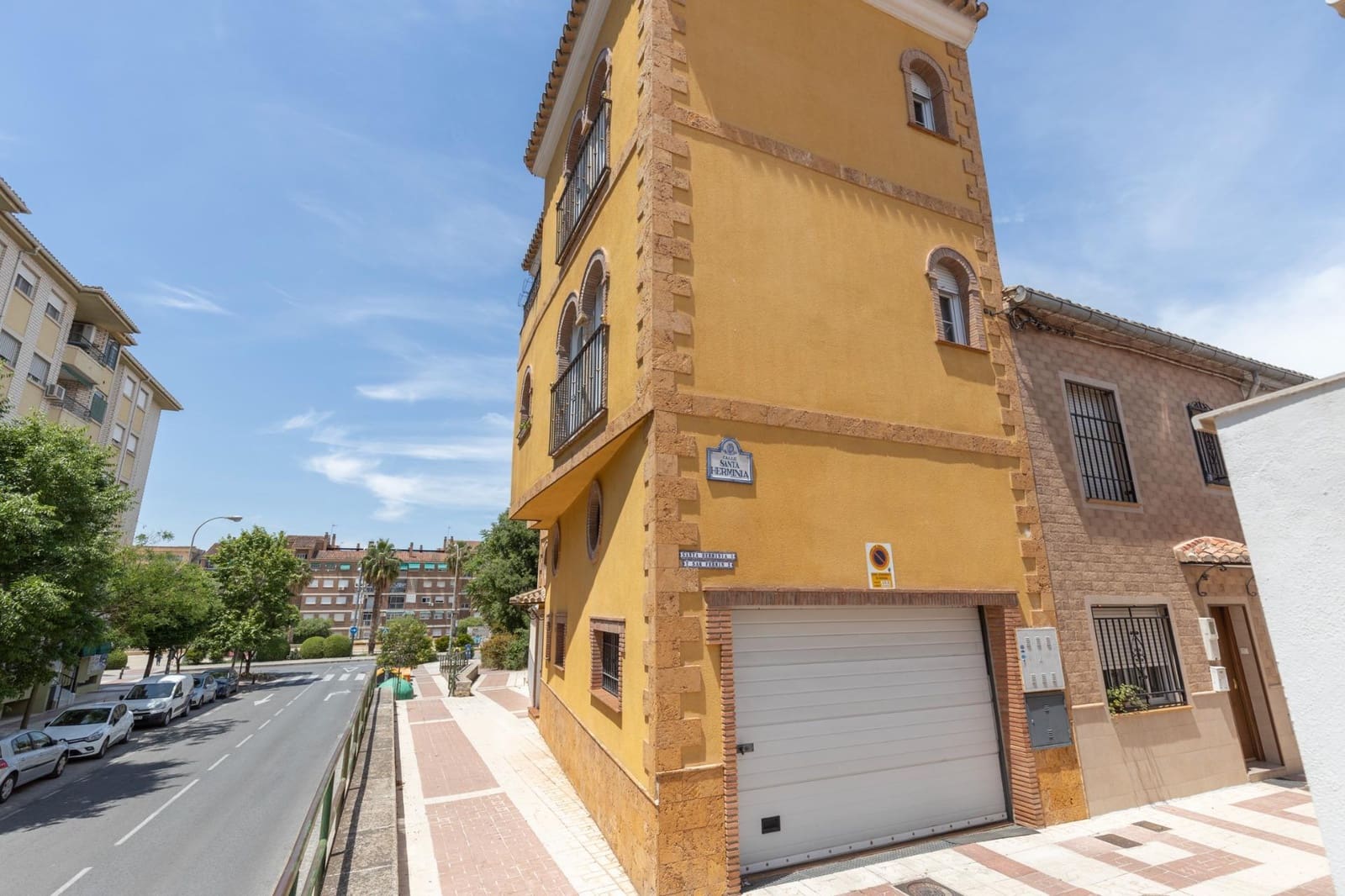 Casa de 5 habitaciones en Granada ciudad en venta con garaje - 360.000 € (Ref: 9814455)