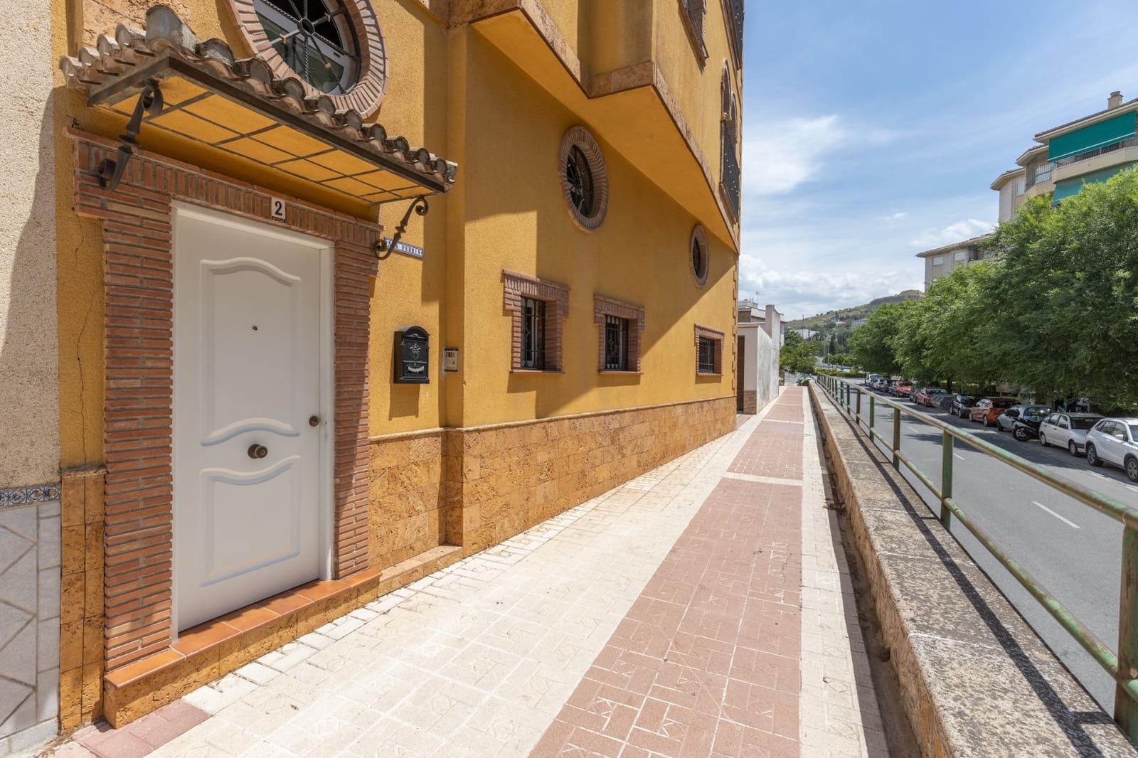 Casa de 5 habitaciones en Granada ciudad en venta con garaje - 360.000 € (Ref: 9814455)