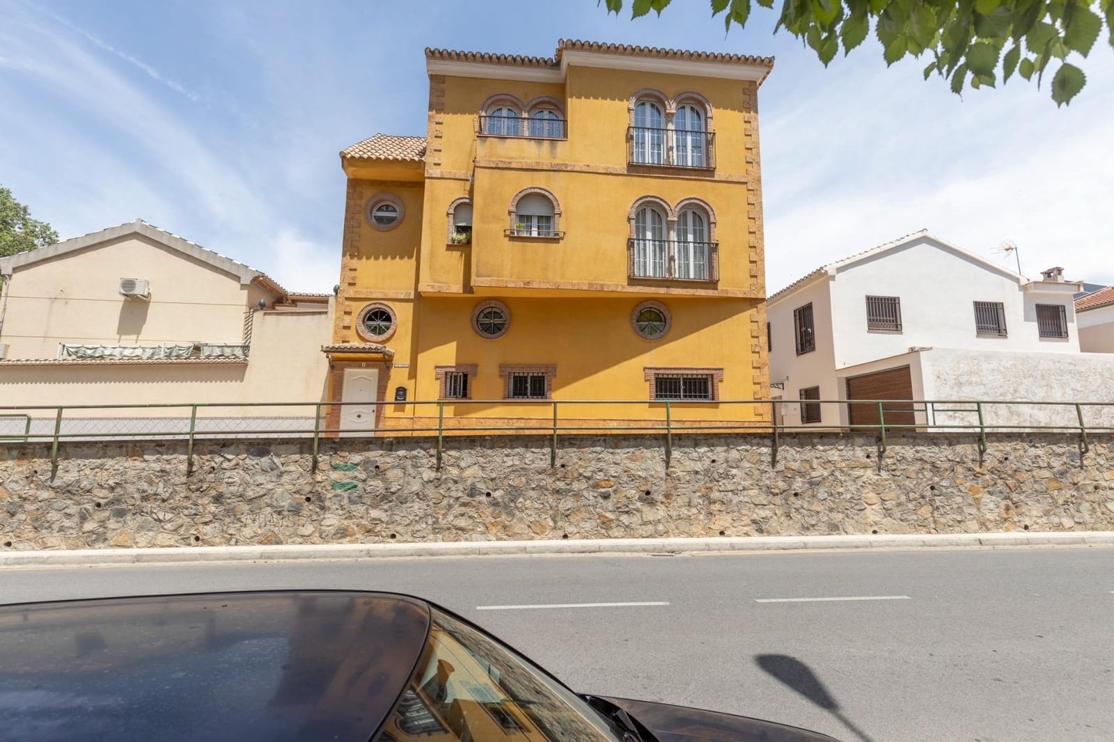 Casa de 5 habitaciones en Granada ciudad en venta con garaje - 360.000 € (Ref: 9814455)