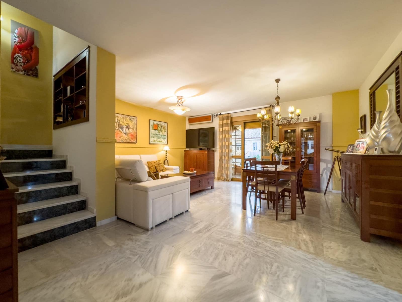4 sypialnia Dom blizniak na sprzedaż w Las Gabias z basenem garażem - 384 900 € (Ref: 9814456)