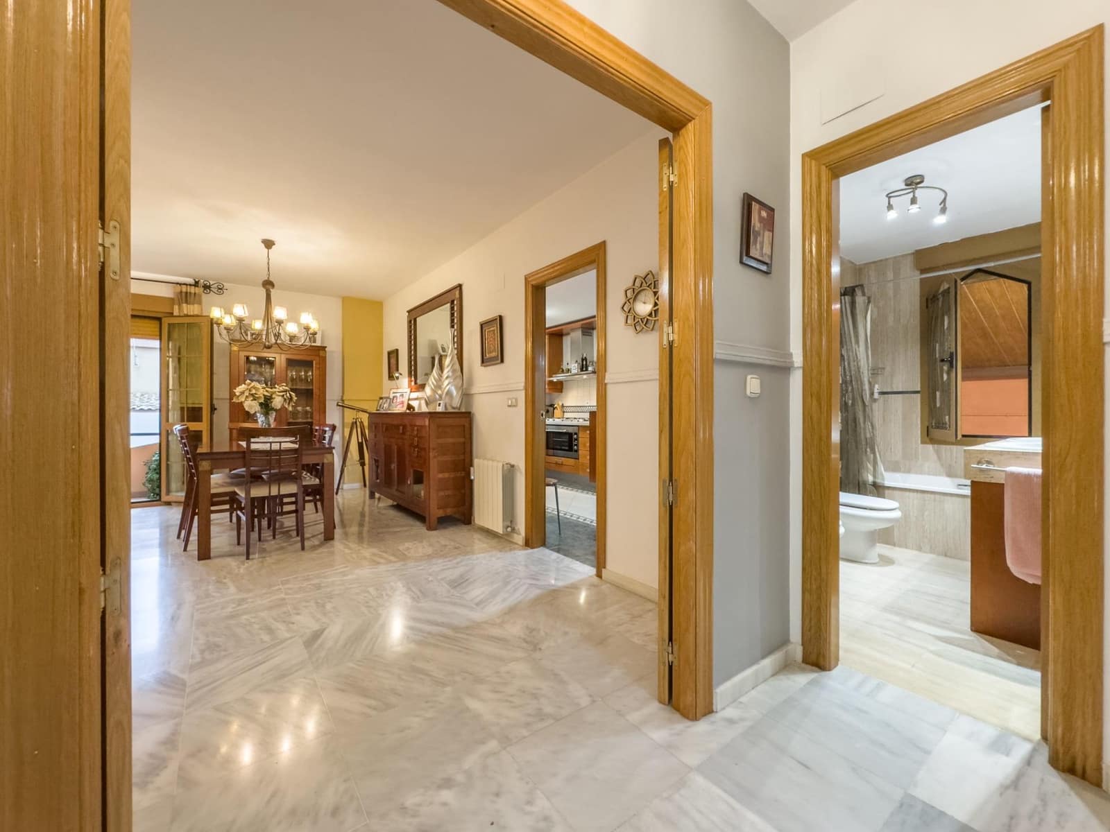4 sypialnia Dom blizniak na sprzedaż w Las Gabias z basenem garażem - 384 900 € (Ref: 9814456)