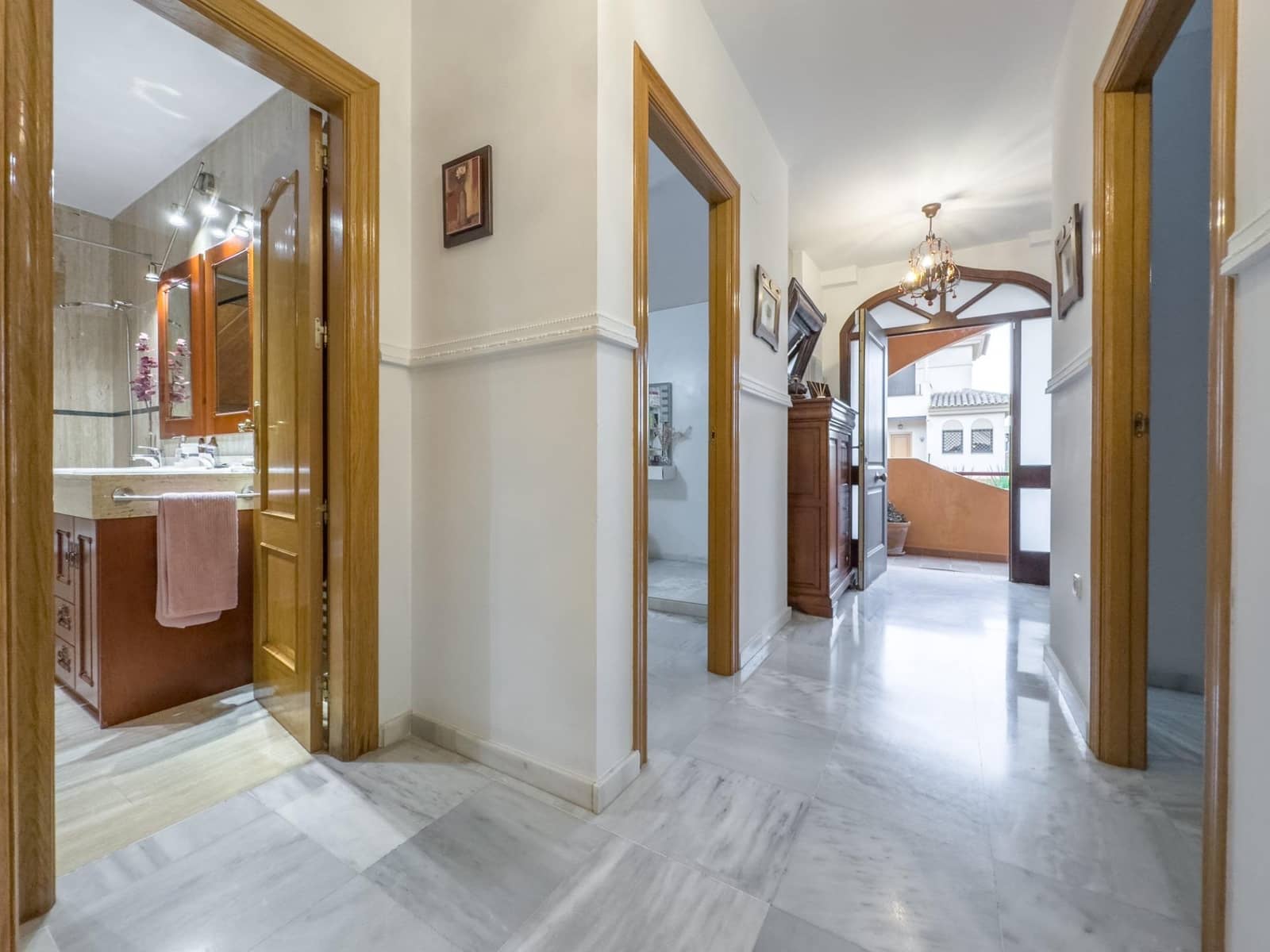 4 sypialnia Dom blizniak na sprzedaż w Las Gabias z basenem garażem - 384 900 € (Ref: 9814456)