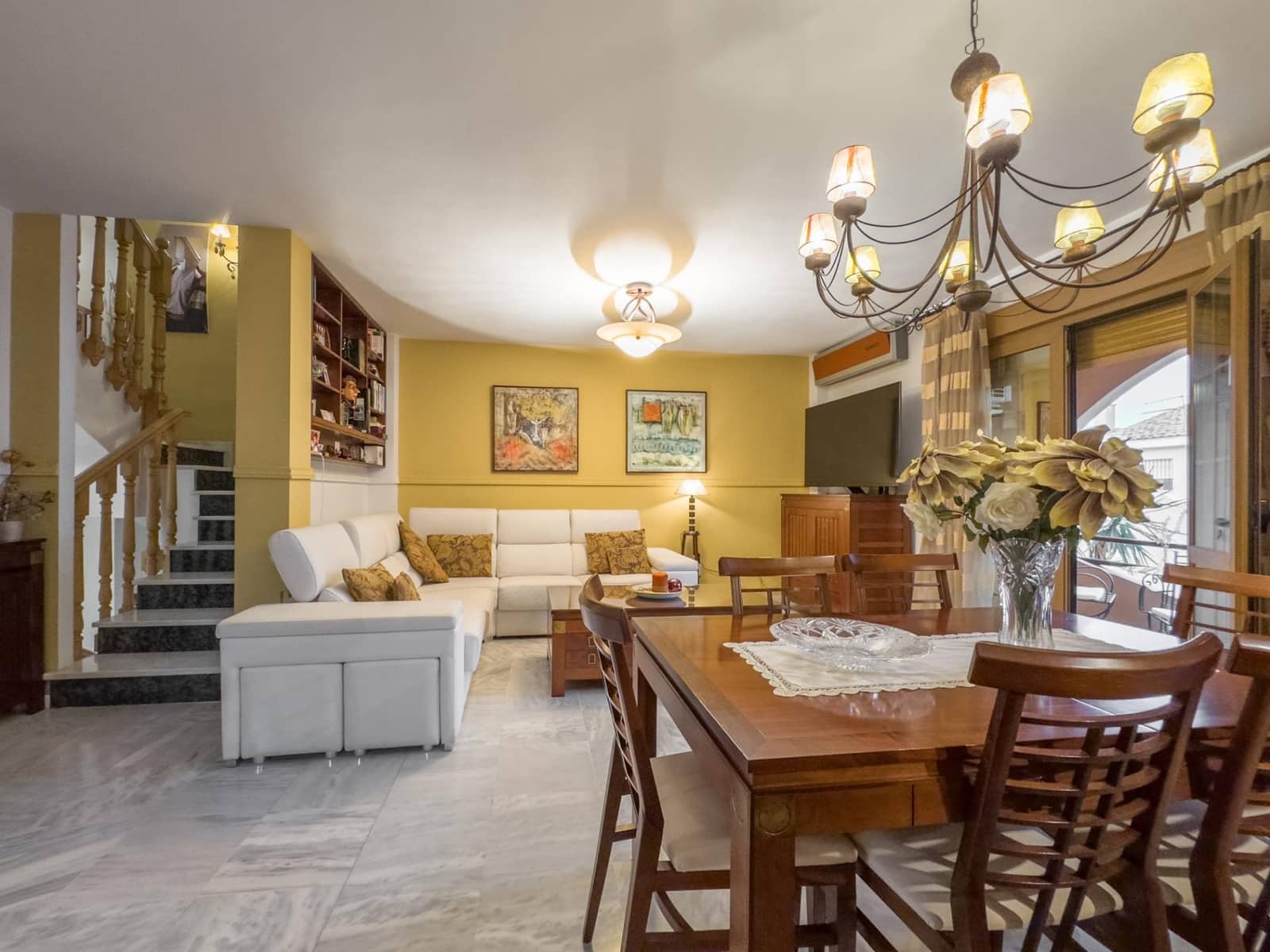 4 sypialnia Dom blizniak na sprzedaż w Las Gabias z basenem garażem - 384 900 € (Ref: 9814456)