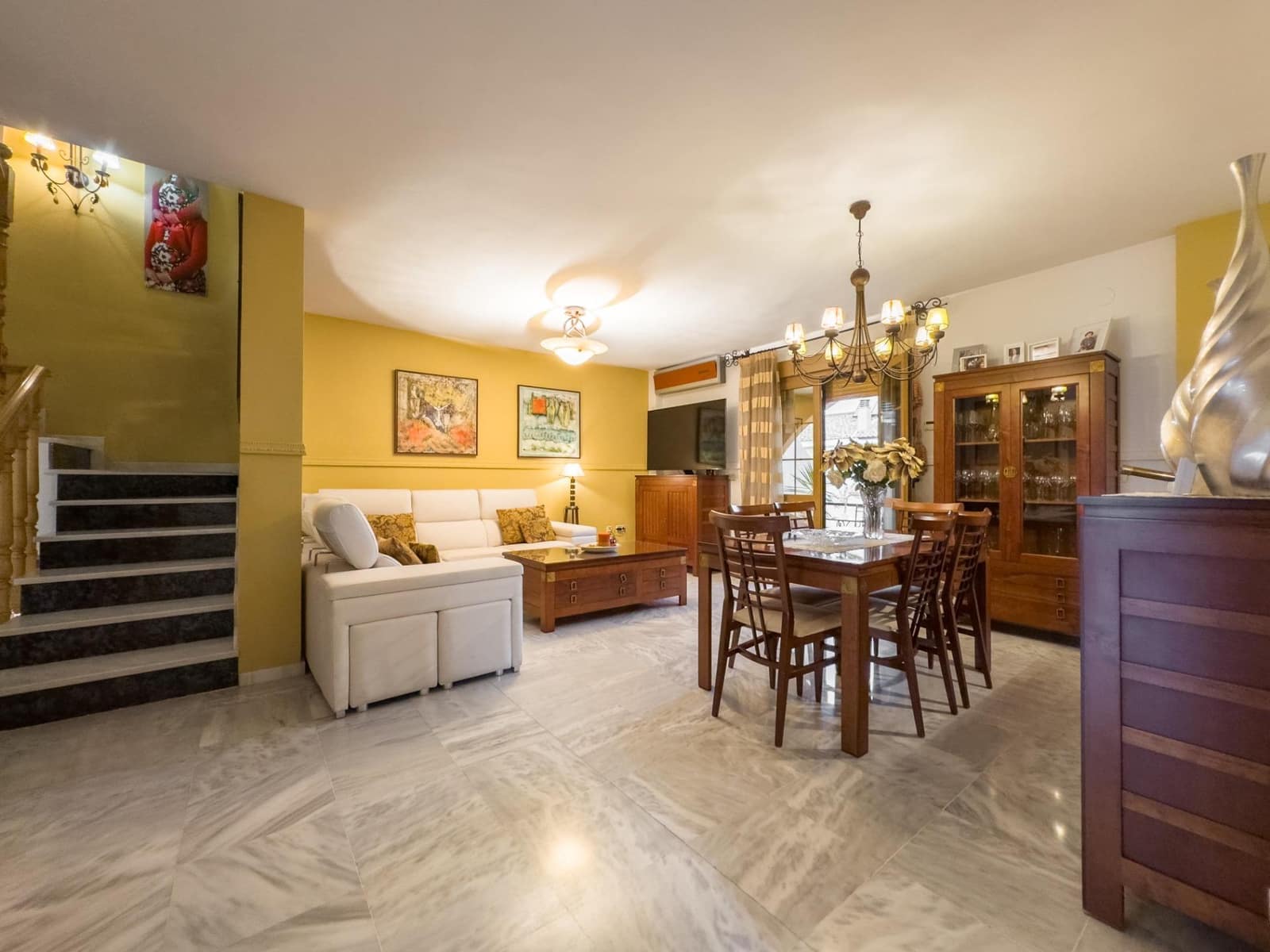4 sypialnia Dom blizniak na sprzedaż w Las Gabias z basenem garażem - 384 900 € (Ref: 9814456)