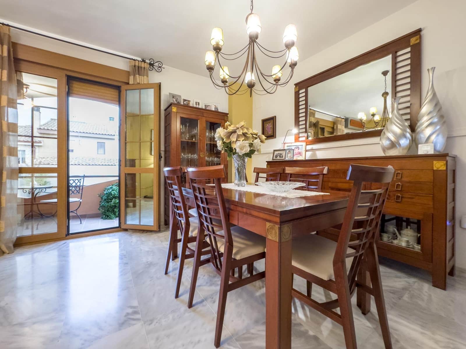 4 sypialnia Dom blizniak na sprzedaż w Las Gabias z basenem garażem - 384 900 € (Ref: 9814456)