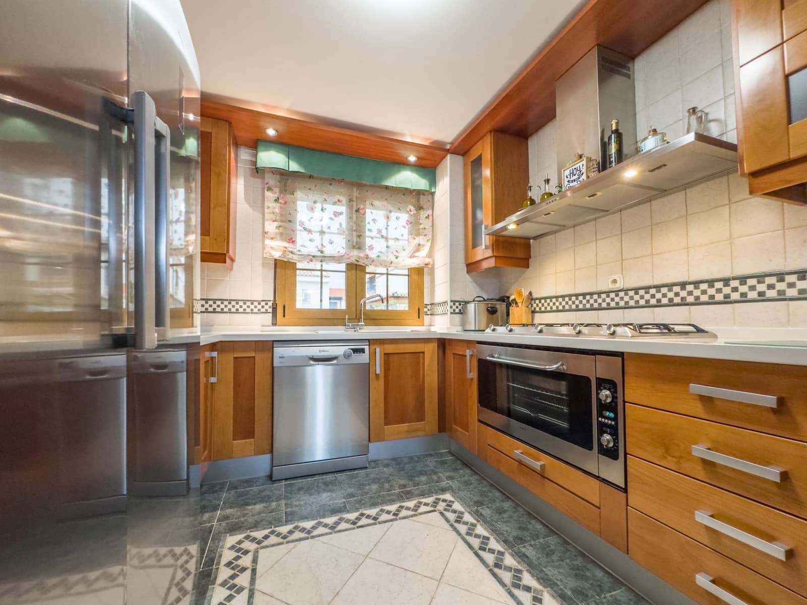4 sypialnia Dom blizniak na sprzedaż w Las Gabias z basenem garażem - 384 900 € (Ref: 9814456)