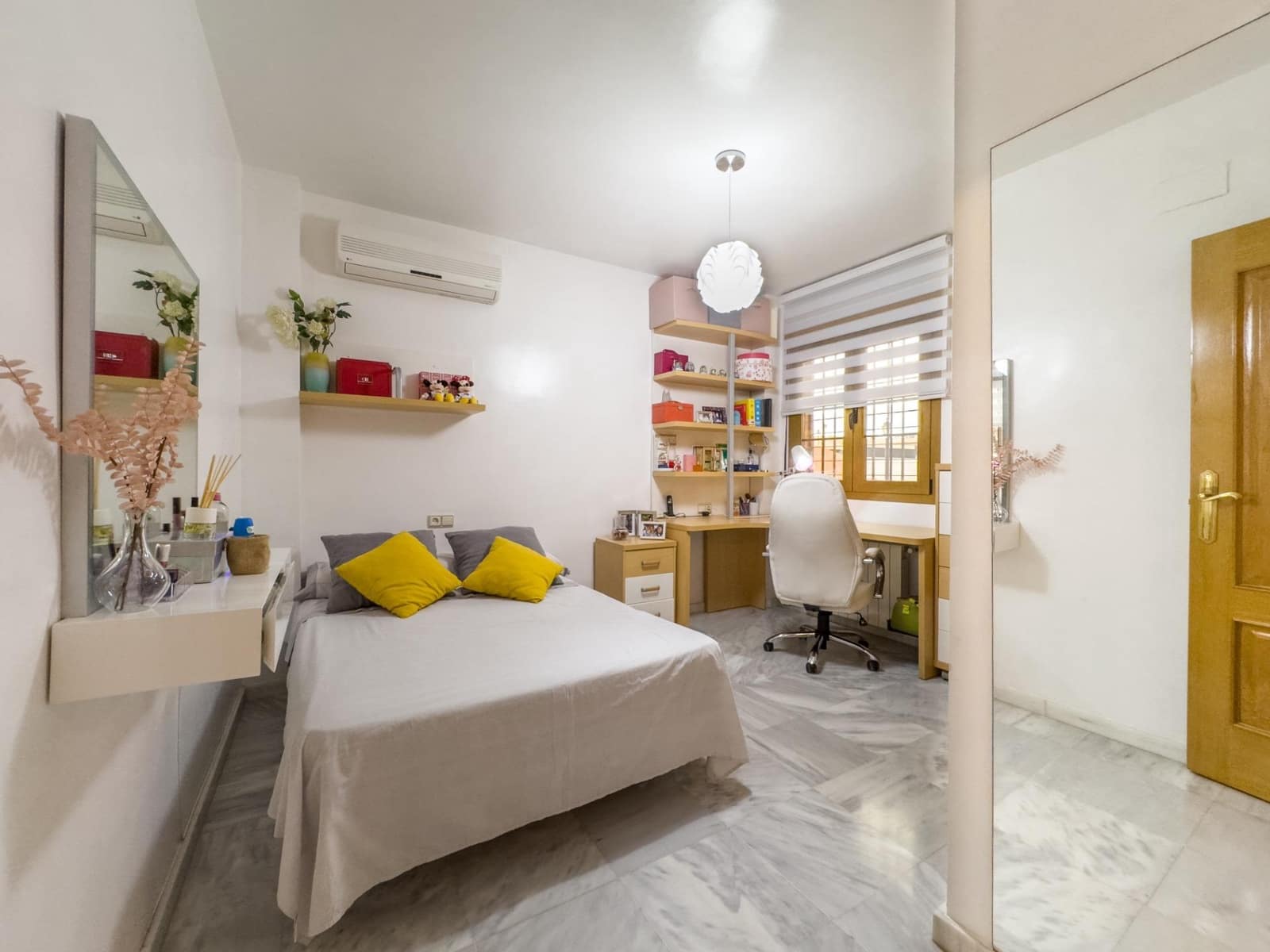 4 sypialnia Dom blizniak na sprzedaż w Las Gabias z basenem garażem - 384 900 € (Ref: 9814456)