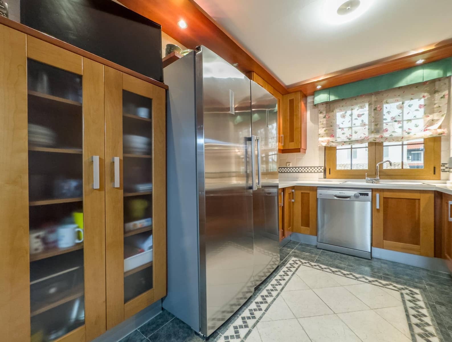4 sypialnia Dom blizniak na sprzedaż w Las Gabias z basenem garażem - 384 900 € (Ref: 9814456)